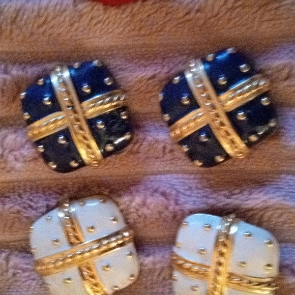 Earrings Set - Picture 4 of 8